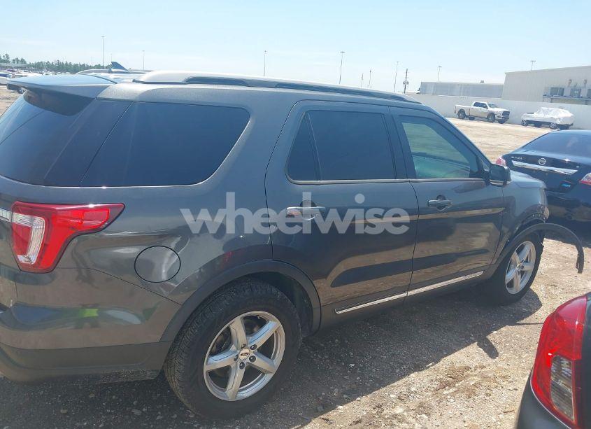 Photo 14 of 2018 Ford Explorer XLT (VIN 1FM5K7D81JGC40820)