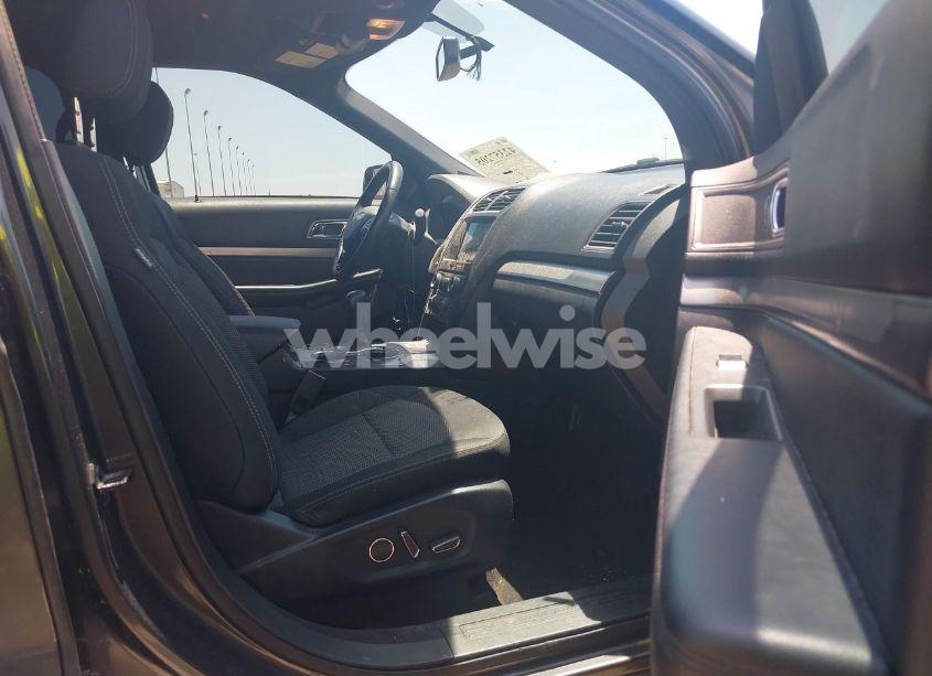 Photo 5 of 2018 Ford Explorer XLT (VIN 1FM5K7D81JGC40820)