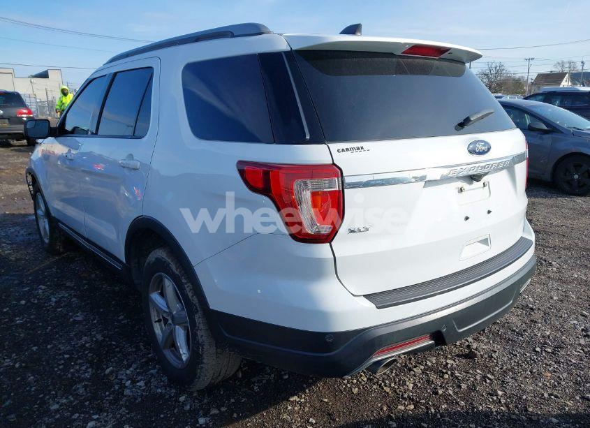 Photo 3 of 2018 Ford Explorer XLT (VIN 1FM5K7D81JGC48402)