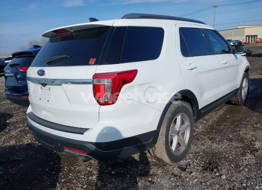 Photo 4 of 2018 Ford Explorer XLT (VIN 1FM5K7D81JGC48402)
