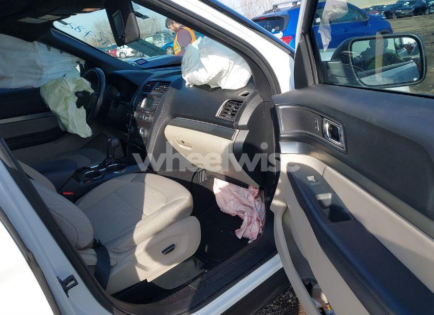 Photo 5 of 2018 Ford Explorer XLT (VIN 1FM5K7D81JGC48402)