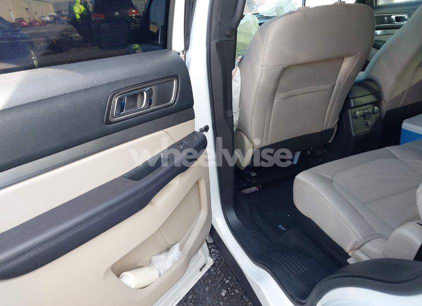 Photo 8 of 2018 Ford Explorer XLT (VIN 1FM5K7D81JGC48402)