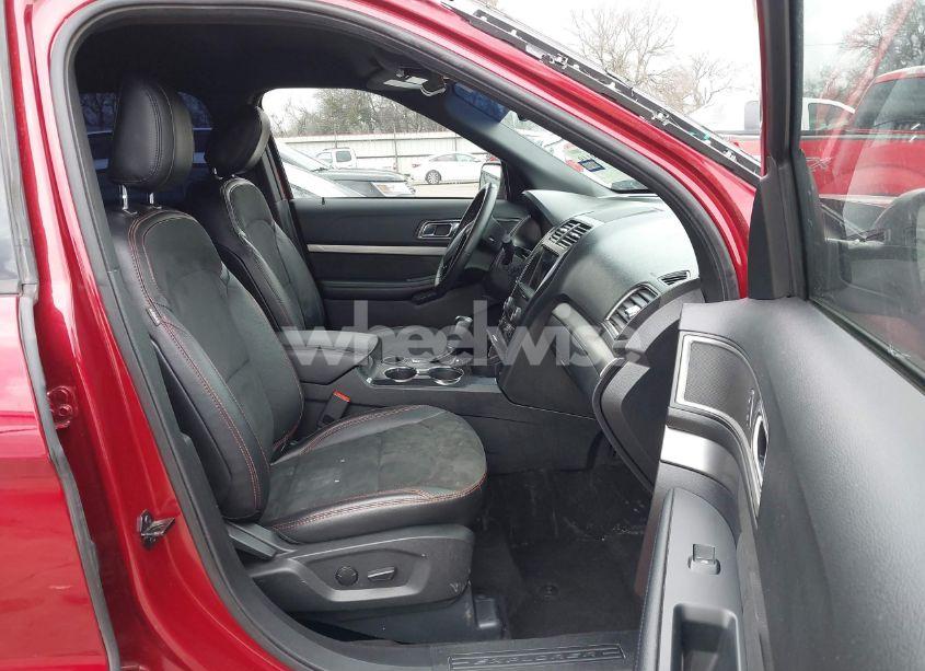 Photo 5 of 2019 Ford Explorer XLT (VIN 1FM5K7D81KGA22023)