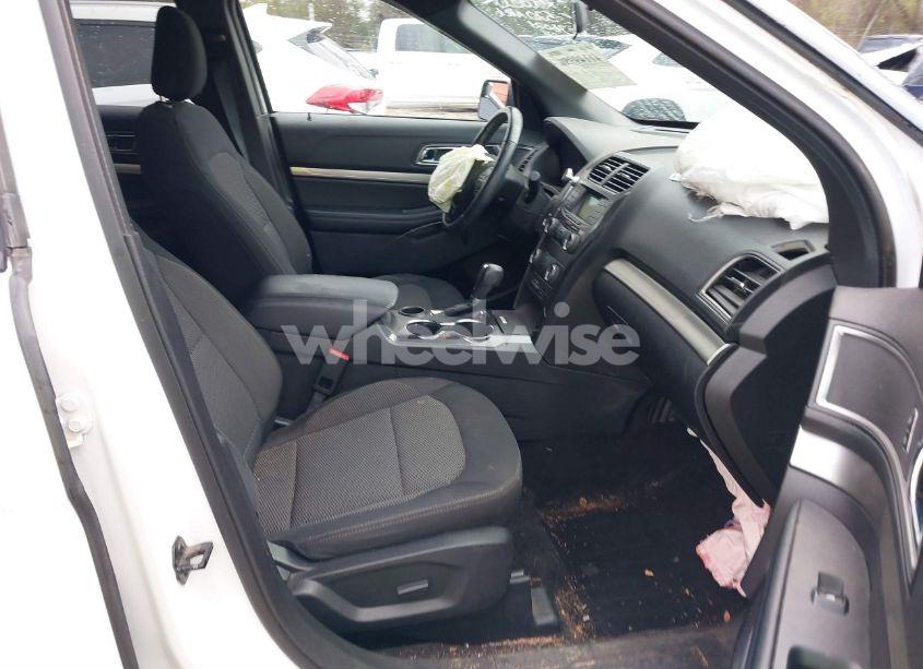 Photo 5 of 2019 Ford Explorer XLT (VIN 1FM5K7D81KGA36021)