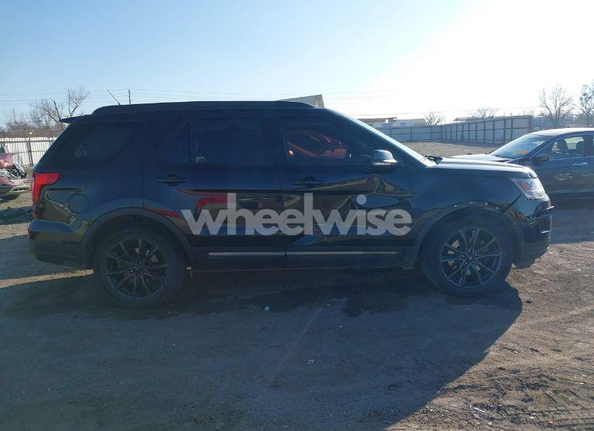 Photo 13 of 2019 Ford Explorer XLT (VIN 1FM5K7D81KGA71738)