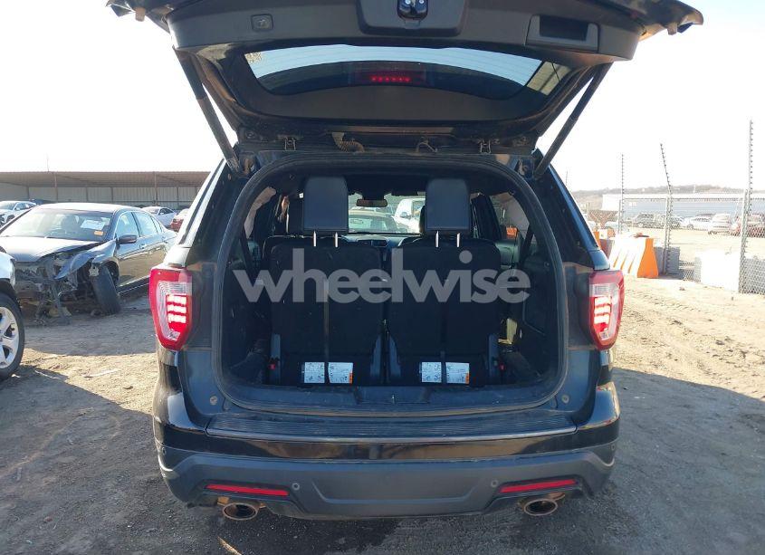 Photo 16 of 2019 Ford Explorer XLT (VIN 1FM5K7D81KGA71738)