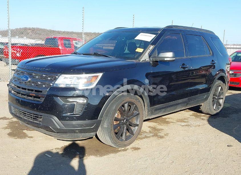 Photo 2 of 2019 Ford Explorer XLT (VIN 1FM5K7D81KGA71738)