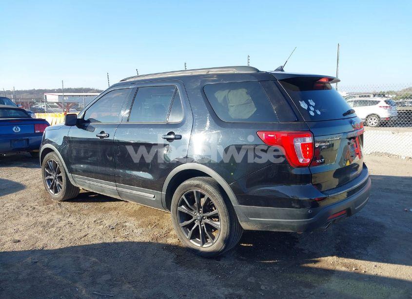 Photo 3 of 2019 Ford Explorer XLT (VIN 1FM5K7D81KGA71738)