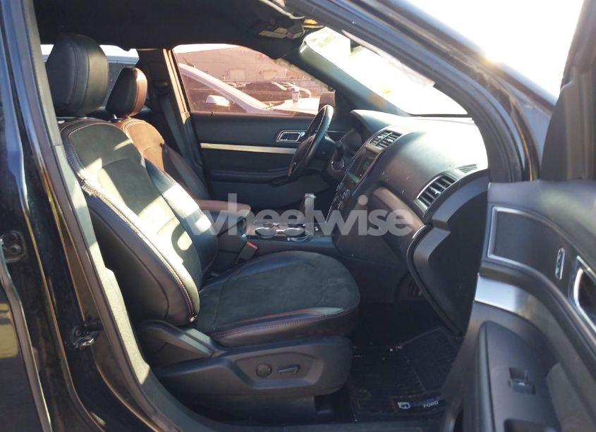 Photo 5 of 2019 Ford Explorer XLT (VIN 1FM5K7D81KGA71738)