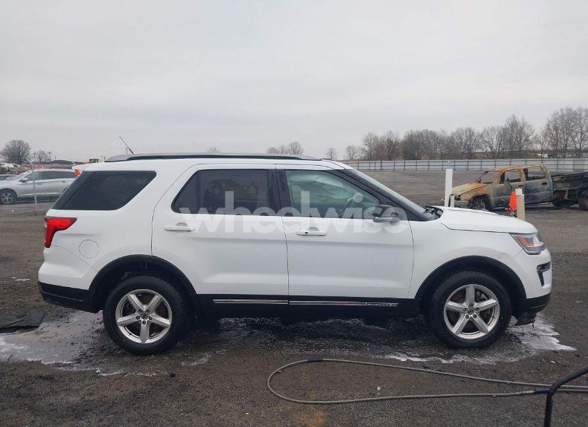 Photo 13 of 2019 Ford Explorer XLT (VIN 1FM5K7D81KGA84196)