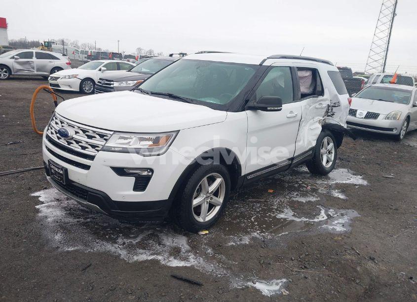 Photo 2 of 2019 Ford Explorer XLT (VIN 1FM5K7D81KGA84196)