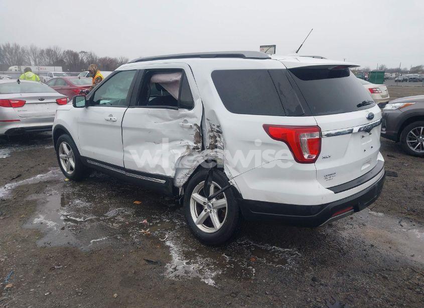 Photo 3 of 2019 Ford Explorer XLT (VIN 1FM5K7D81KGA84196)