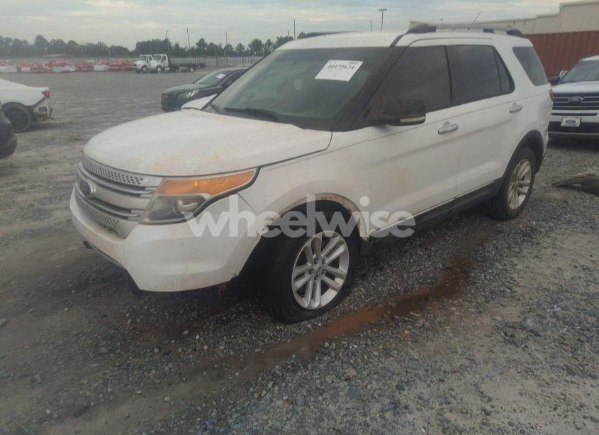 Photo 2 of 2014 Ford Explorer XLT (VIN 1FM5K7D82EGA57867)