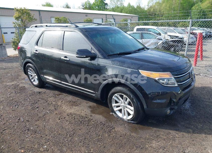 2014 Ford Explorer XLT (VIN 1FM5K7D82EGC32277) main photo