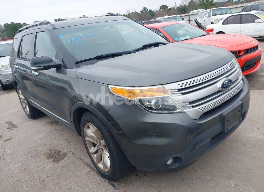 2015 Ford Explorer XLT (VIN 1FM5K7D82FGA45400) main photo