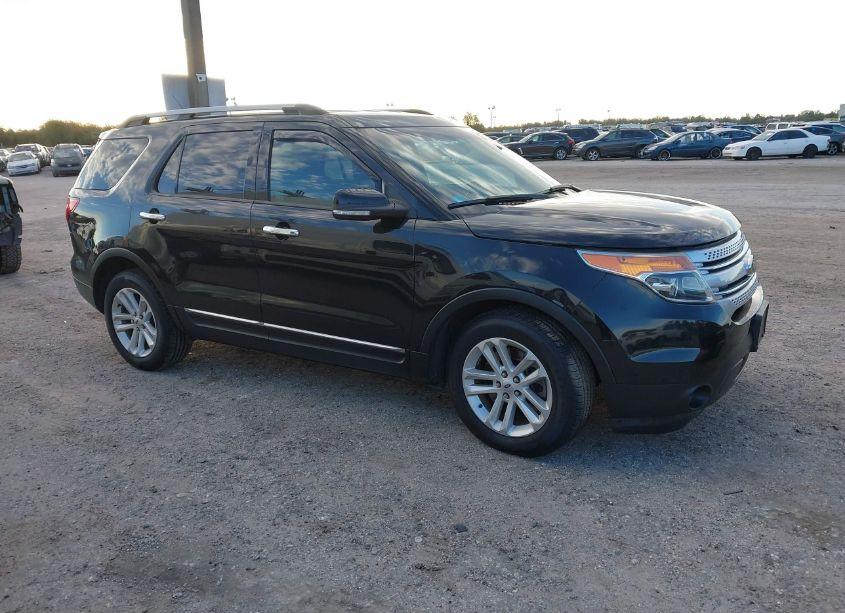 2015 Ford Explorer XLT (VIN 1FM5K7D82FGA71317) main photo
