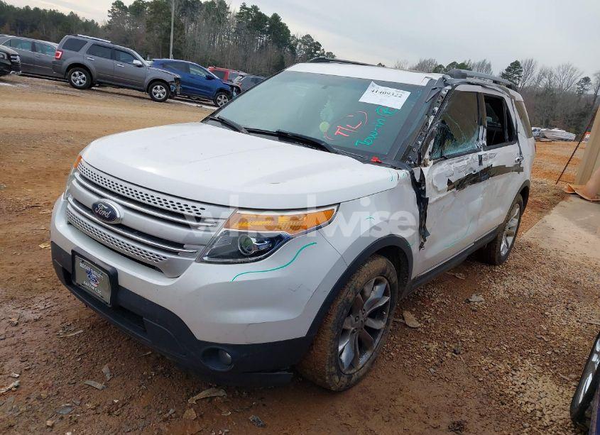 Photo 2 of 2015 Ford Explorer XLT (VIN 1FM5K7D82FGB48915)