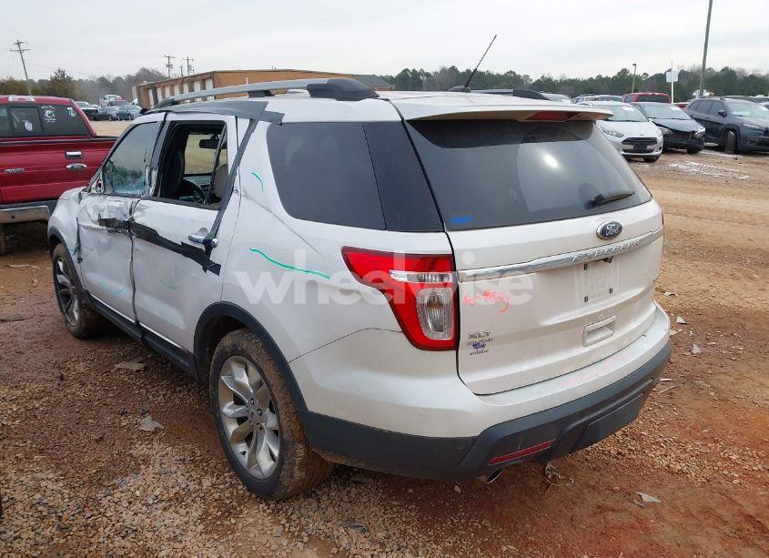 Photo 3 of 2015 Ford Explorer XLT (VIN 1FM5K7D82FGB48915)