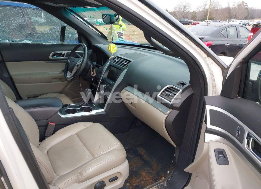 Photo 5 of 2015 Ford Explorer XLT (VIN 1FM5K7D82FGB48915)