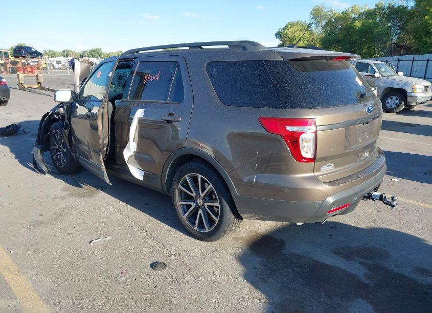 Photo 3 of 2015 Ford Explorer XLT (VIN 1FM5K7D82FGB59901)