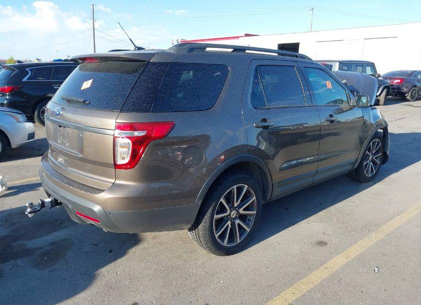 Photo 4 of 2015 Ford Explorer XLT (VIN 1FM5K7D82FGB59901)
