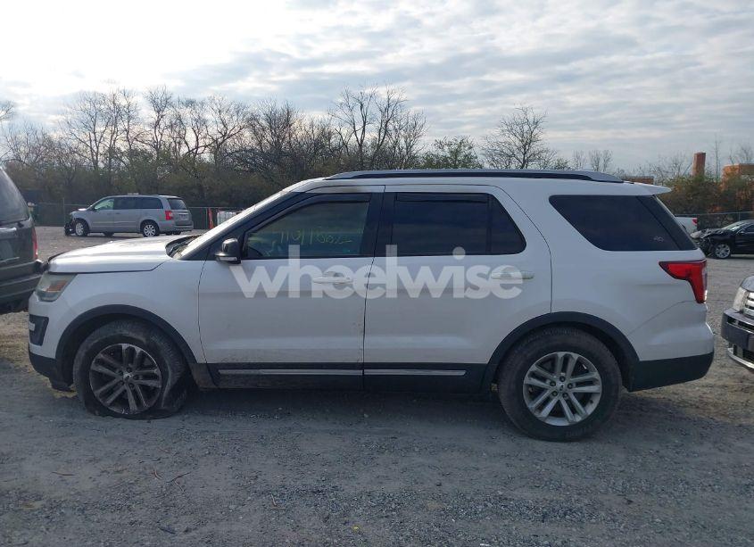 Photo 14 of 2016 Ford Explorer XLT (VIN 1FM5K7D82GGA36861)