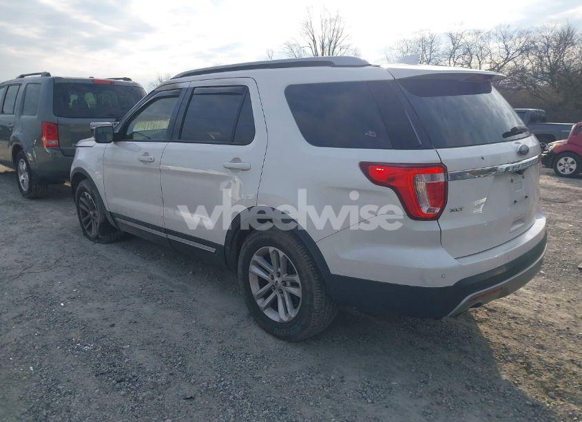 Photo 3 of 2016 Ford Explorer XLT (VIN 1FM5K7D82GGA36861)