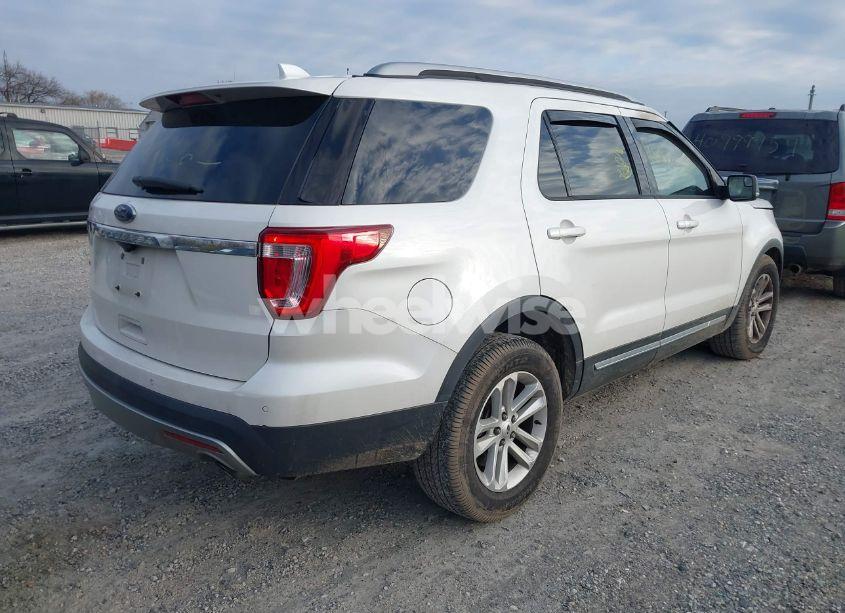 Photo 4 of 2016 Ford Explorer XLT (VIN 1FM5K7D82GGA36861)