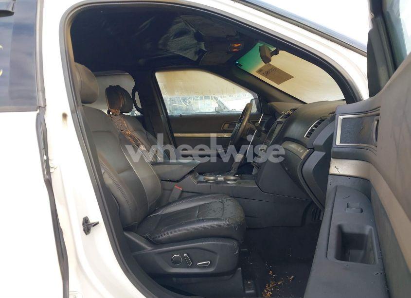 Photo 5 of 2016 Ford Explorer XLT (VIN 1FM5K7D82GGA36861)