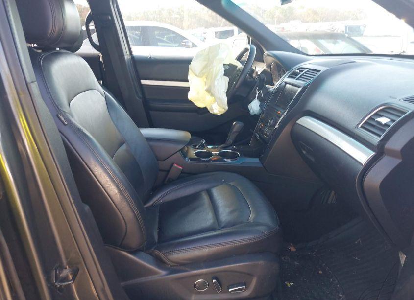 Photo 5 of 2016 Ford Explorer XLT (VIN 1FM5K7D82GGD00824)