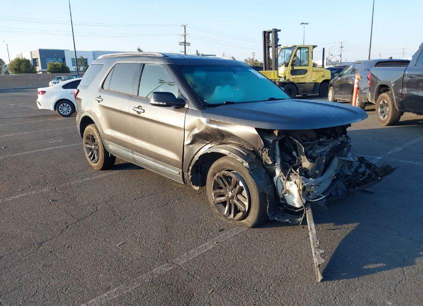 2016 Ford Explorer XLT (VIN 1FM5K7D82GGD14383) main photo