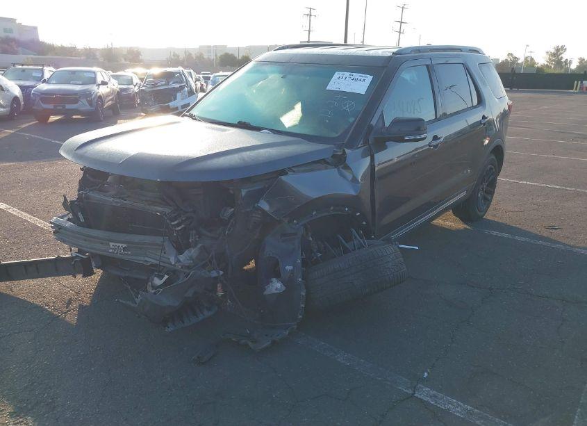 Photo 2 of 2016 Ford Explorer XLT (VIN 1FM5K7D82GGD14383)