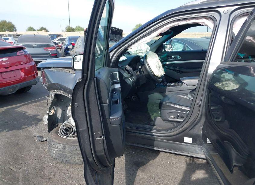 Photo 5 of 2016 Ford Explorer XLT (VIN 1FM5K7D82GGD14383)