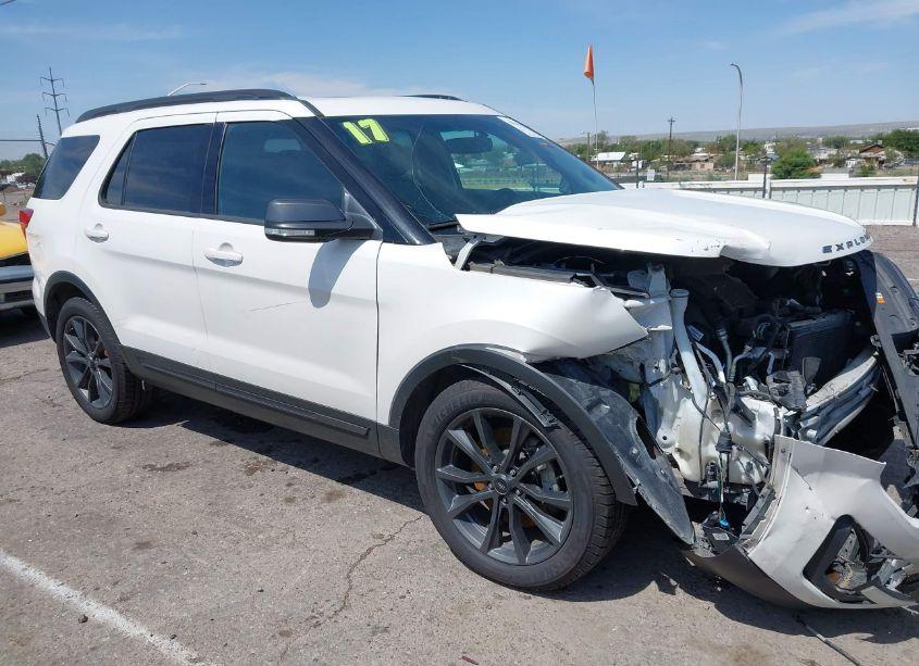2017 Ford Explorer XLT (VIN 1FM5K7D82HGA11900) main photo