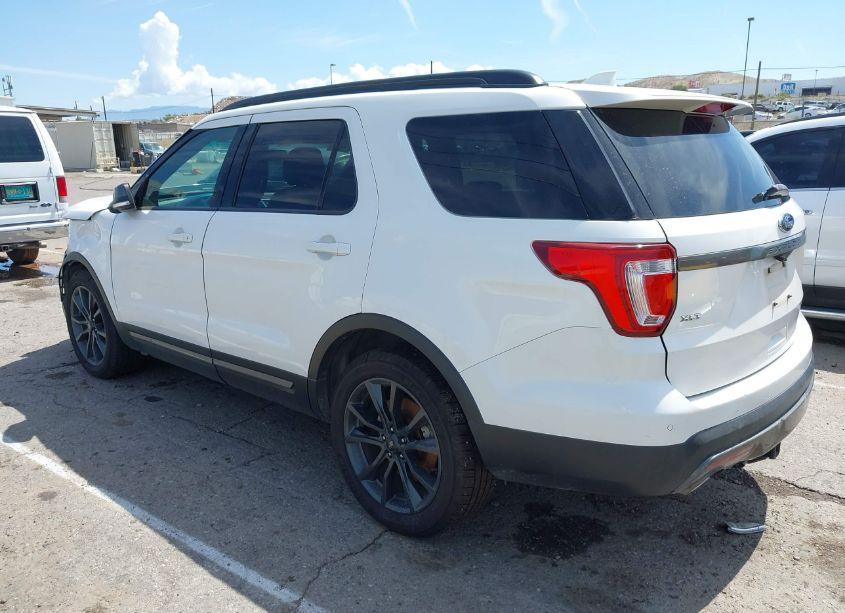 Photo 3 of 2017 Ford Explorer XLT (VIN 1FM5K7D82HGA11900)