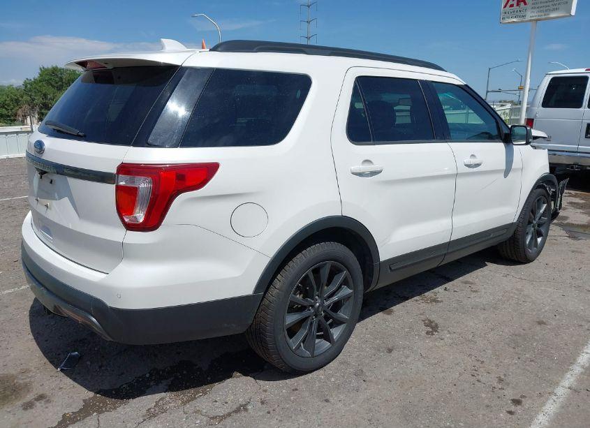 Photo 4 of 2017 Ford Explorer XLT (VIN 1FM5K7D82HGA11900)