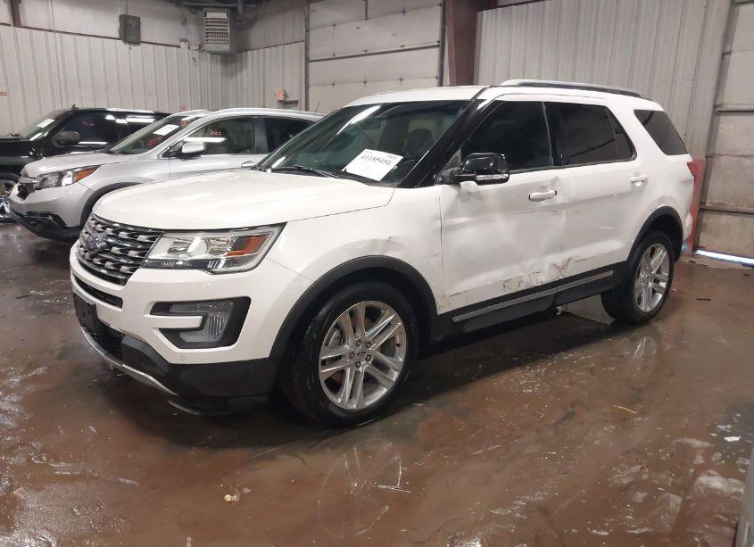 Photo 2 of 2017 Ford Explorer XLT (VIN 1FM5K7D82HGA15946)