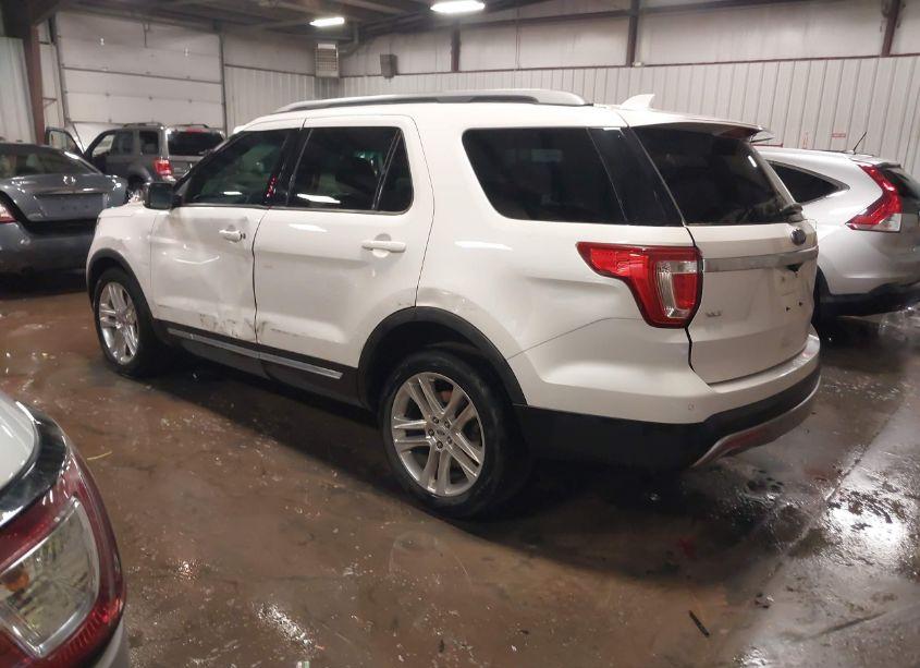Photo 3 of 2017 Ford Explorer XLT (VIN 1FM5K7D82HGA15946)