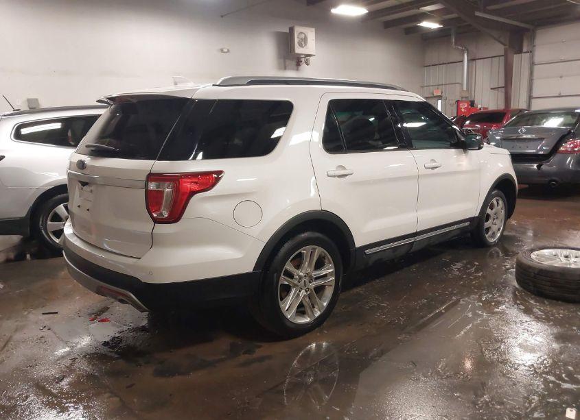 Photo 4 of 2017 Ford Explorer XLT (VIN 1FM5K7D82HGA15946)
