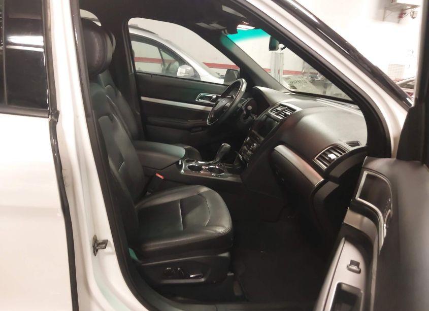 Photo 5 of 2017 Ford Explorer XLT (VIN 1FM5K7D82HGA15946)