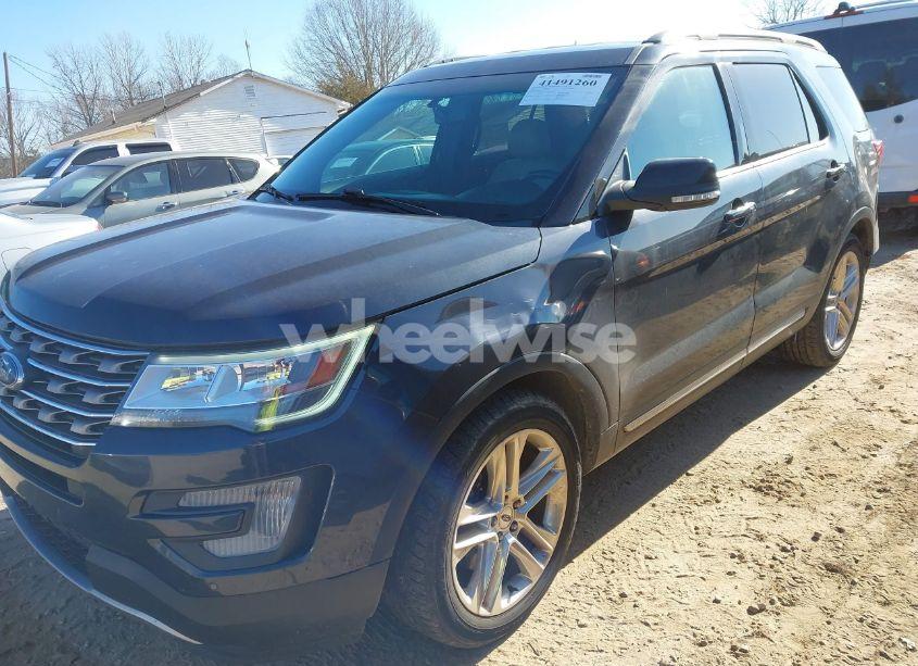 Photo 2 of 2017 Ford Explorer XLT (VIN 1FM5K7D82HGA54052)