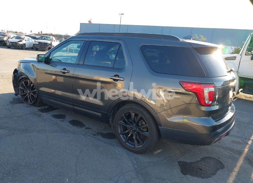Photo 3 of 2017 Ford Explorer XLT (VIN 1FM5K7D82HGA88489)