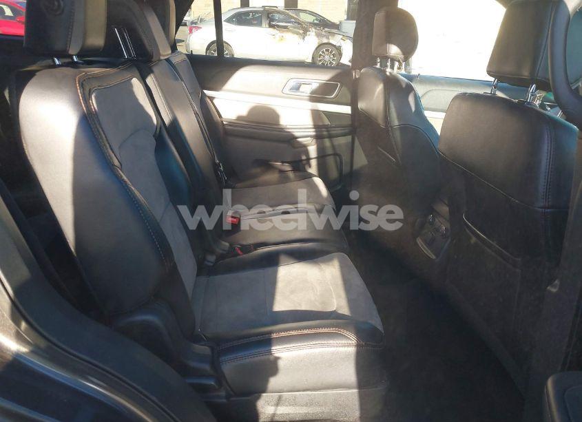 Photo 8 of 2017 Ford Explorer XLT (VIN 1FM5K7D82HGA88489)