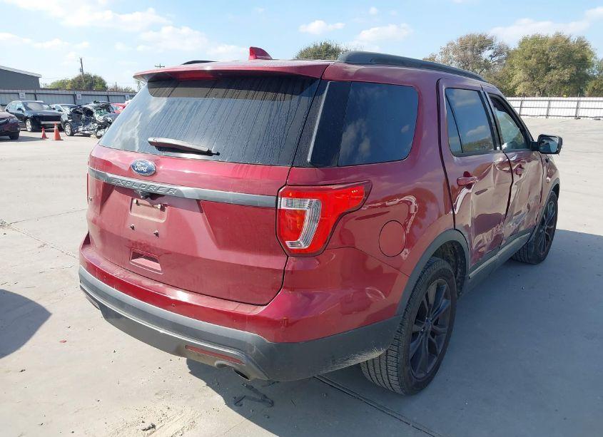 Photo 4 of 2017 Ford Explorer XLT (VIN 1FM5K7D82HGA93093)