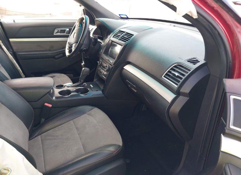 Photo 5 of 2017 Ford Explorer XLT (VIN 1FM5K7D82HGA93093)