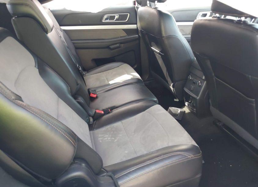 Photo 8 of 2017 Ford Explorer XLT (VIN 1FM5K7D82HGA93093)