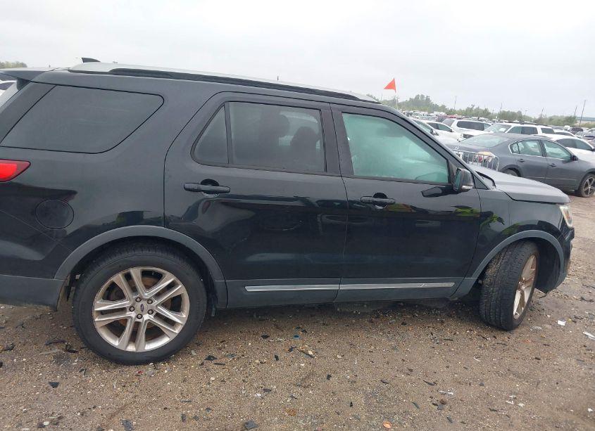 Photo 13 of 2017 Ford Explorer XLT (VIN 1FM5K7D82HGA98830)