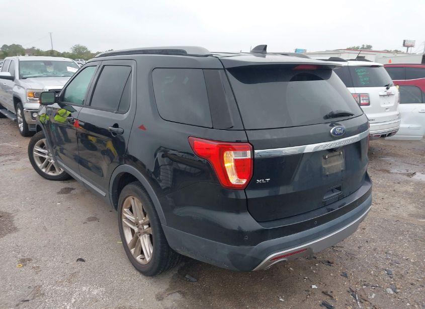 Photo 3 of 2017 Ford Explorer XLT (VIN 1FM5K7D82HGA98830)