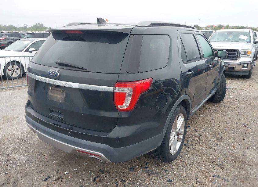 Photo 4 of 2017 Ford Explorer XLT (VIN 1FM5K7D82HGA98830)
