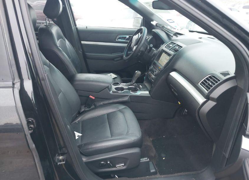 Photo 5 of 2017 Ford Explorer XLT (VIN 1FM5K7D82HGA98830)